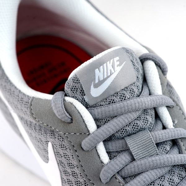 Кроссовки женские Nike Wmns Tanjun 812655-010 (wolf grey-white)