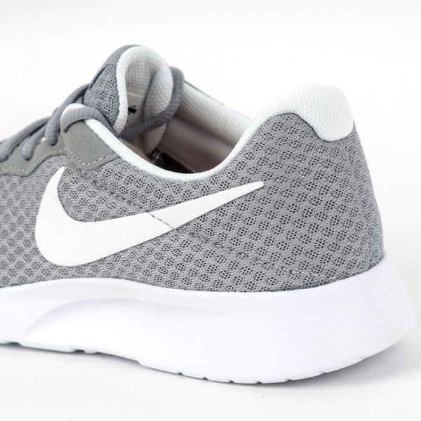Кроссовки женские Nike Wmns Tanjun 812655-010 (wolf grey-white)