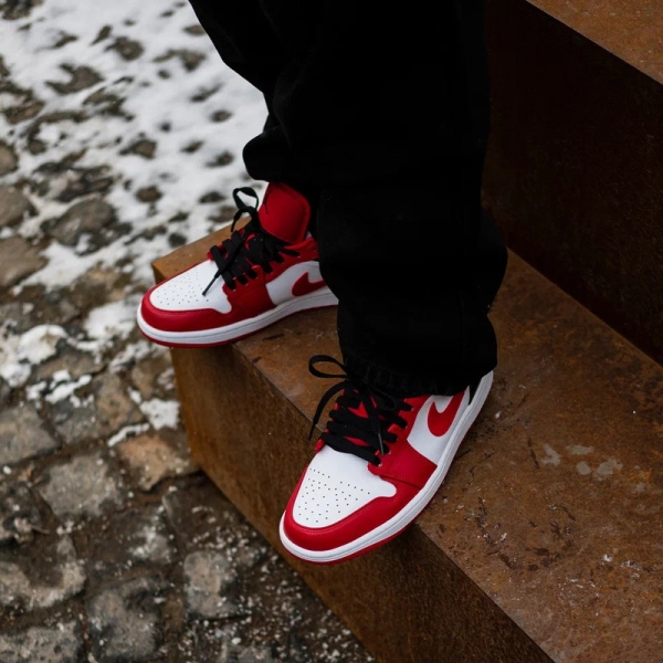 Кроссовки Jordan Air Jordan 1 Low Reverse Black Toe 553558-163 (white-gym red-black)