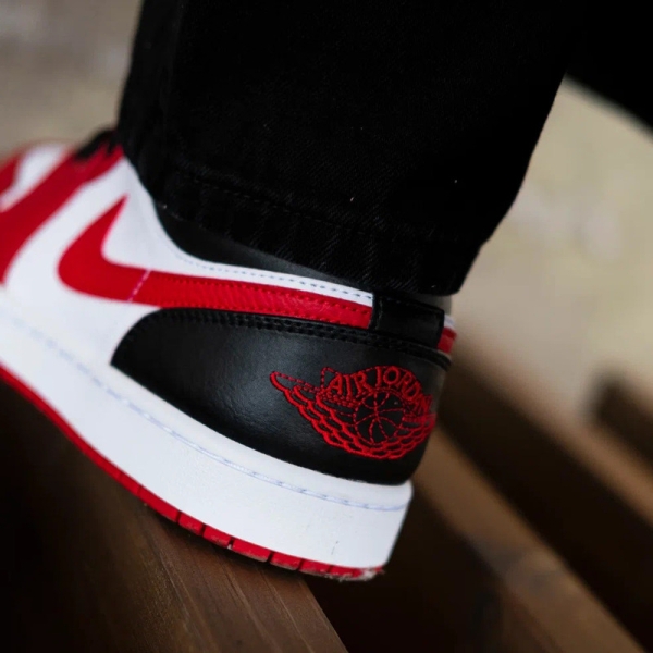 Кроссовки Jordan Air Jordan 1 Low Reverse Black Toe 553558-163 (white-gym red-black)