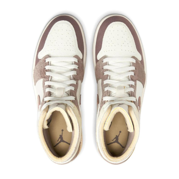 Кроссовки Jordan Air Jordan 1 Mid SE Craft DM9652-102 (sail-taupe haze-fossil stone) Кроссовки Jordan Air Jordan 1 Mid SE Craft DM9652-102 (sail-taupe haze-fossil stone)