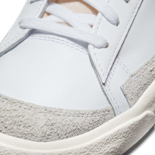 Кроссовки Nike Blazer Low '77 Vintage DA6364-101 (white-black sail)